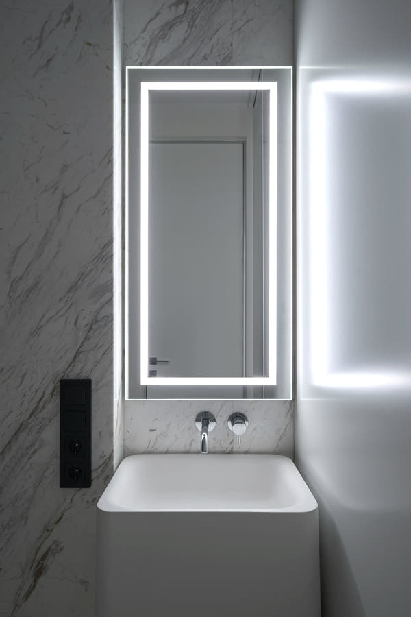 CleanOva Illuminated Luxury Bathroom Mirror™