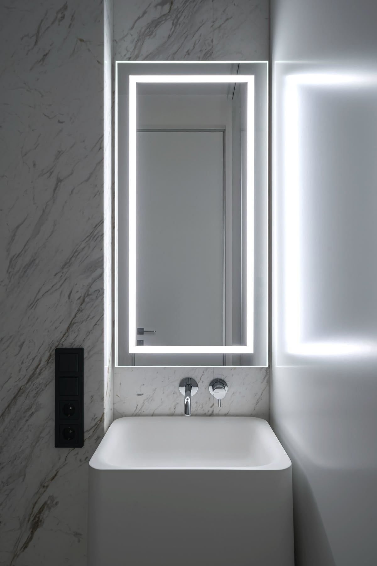 CleanOva Illuminated Luxury Bathroom Mirror™